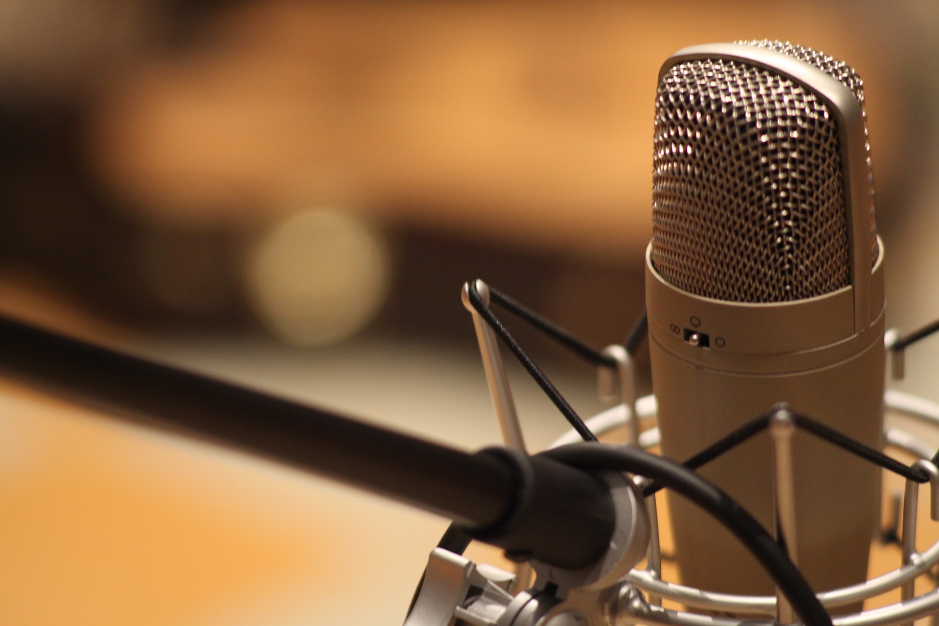 radio-microphone.jpg